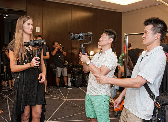 Robyn Lawley teaching - Swim Week
